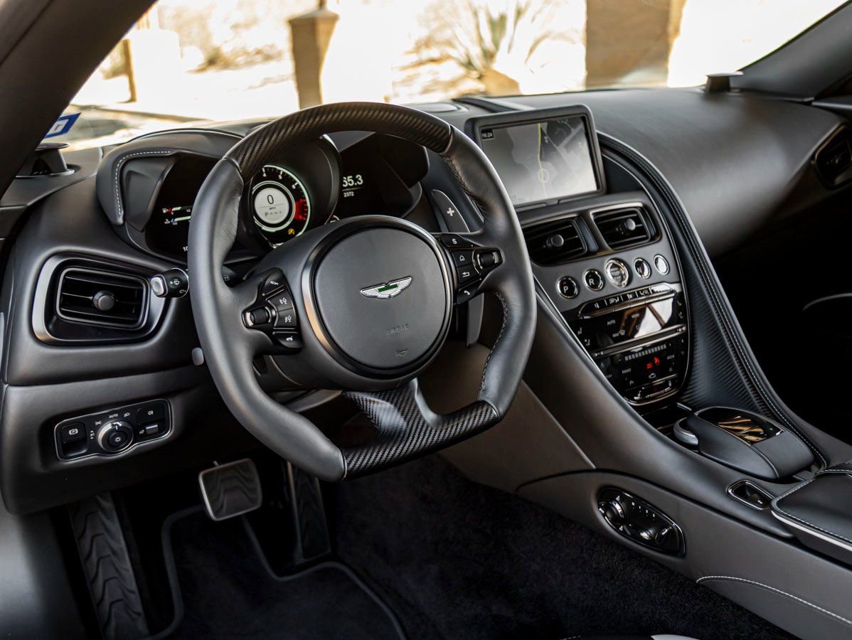 Used 2022 Aston Martin DBS Superleggera image 3