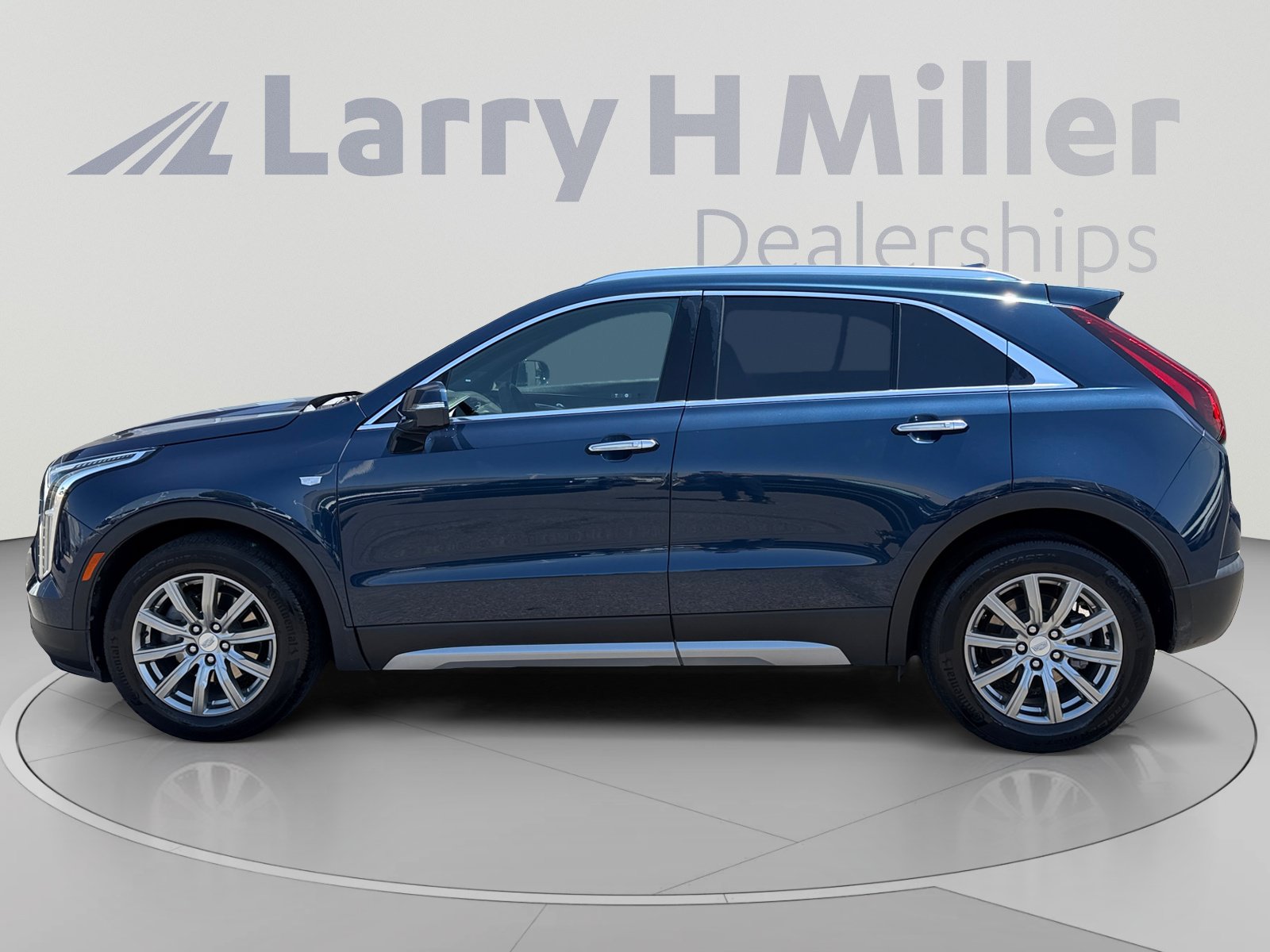 Used 2021 Cadillac XT4 Premium Luxury AWD/4WD image 2