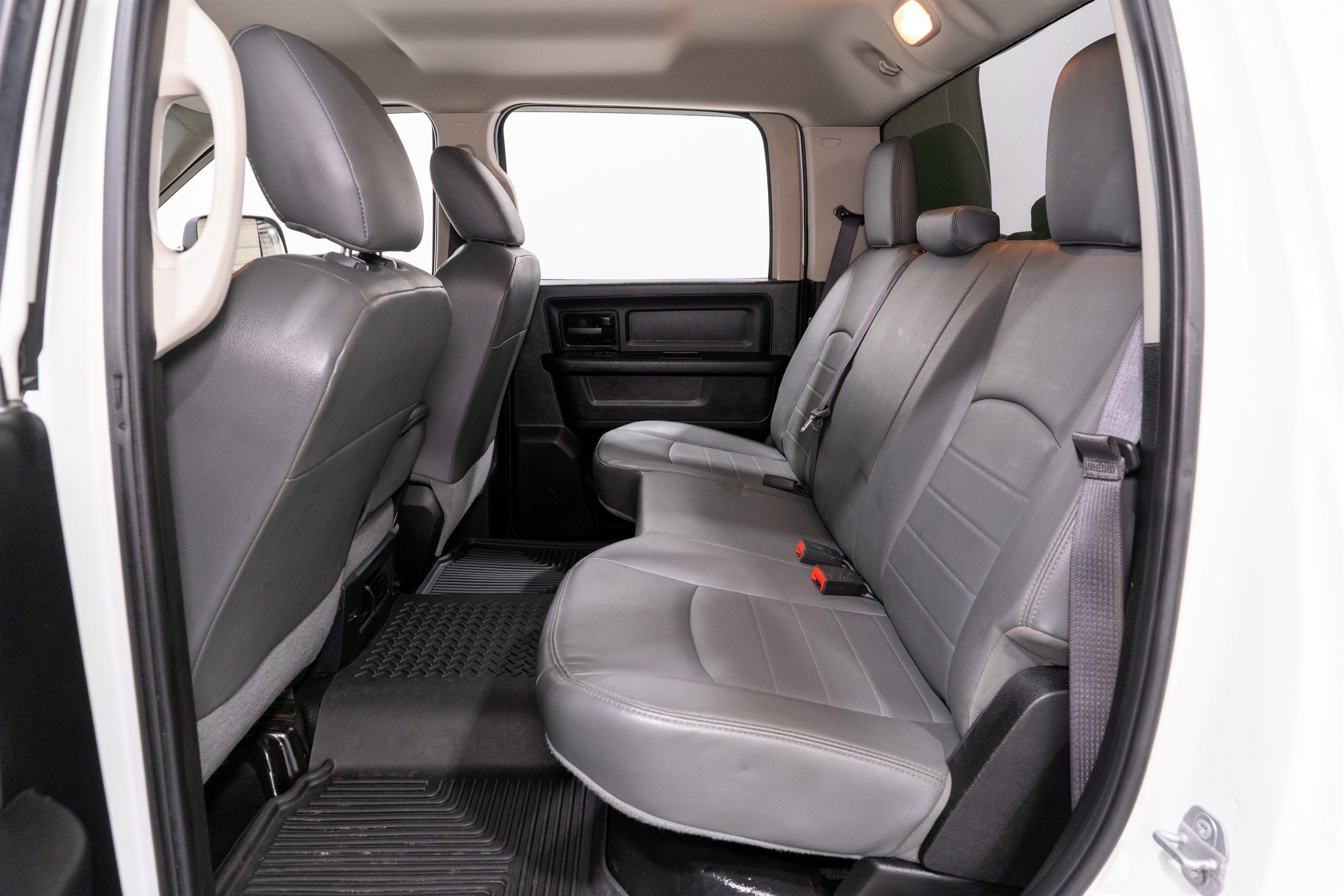 Used 2018 RAM 3500 Tradesman w/ Chrome Appearance Group AWD/4WD image 28