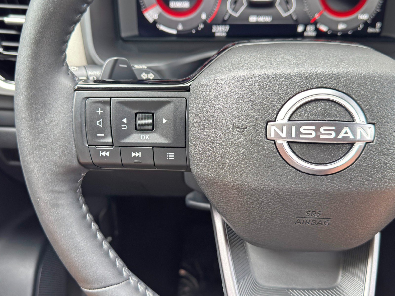 Used 2025 Nissan Rogue SL FWD image 19