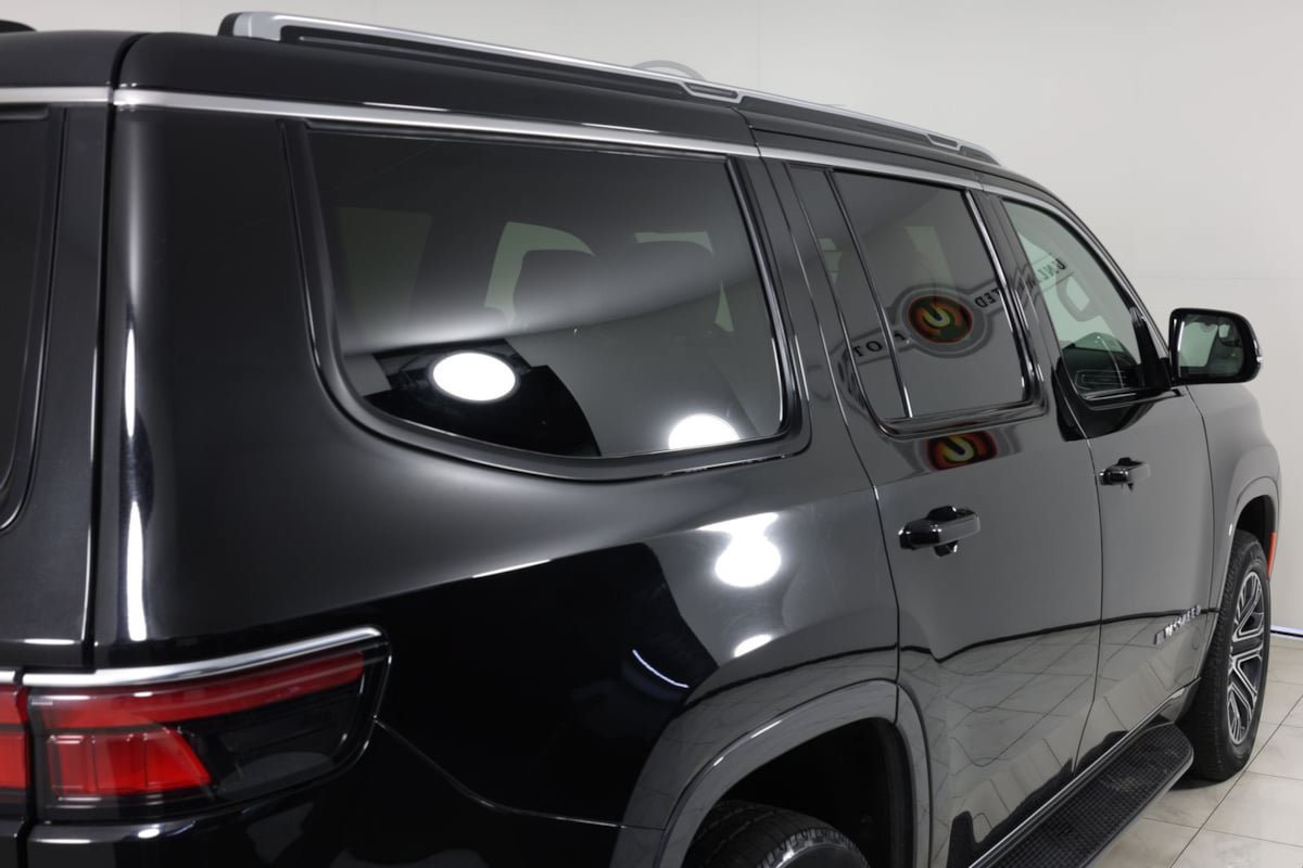 Used 2022 Jeep Wagoneer Series III AWD/4WD image 47