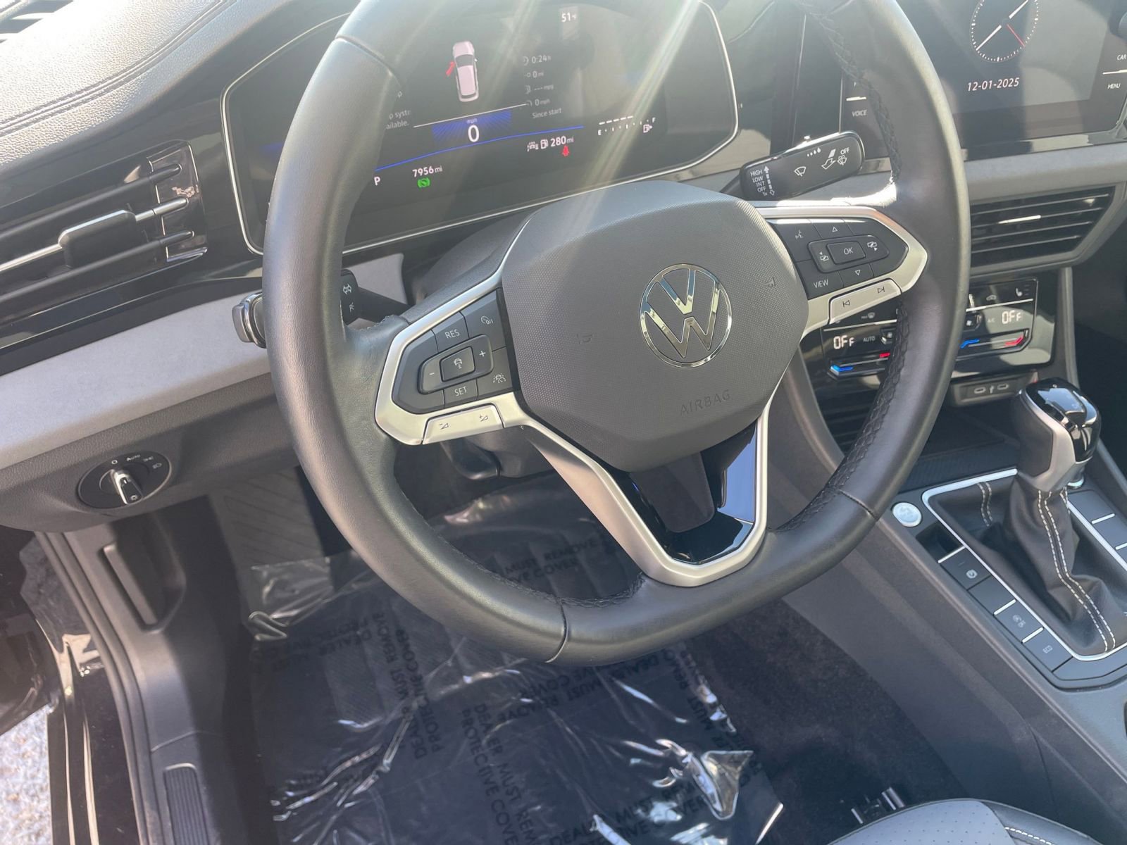 Used 2025 Volkswagen Jetta SE image 28