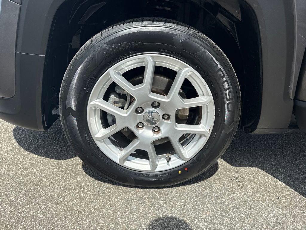 Used 2019 Jeep Renegade Latitude w/ Popular Equipment Group image 13