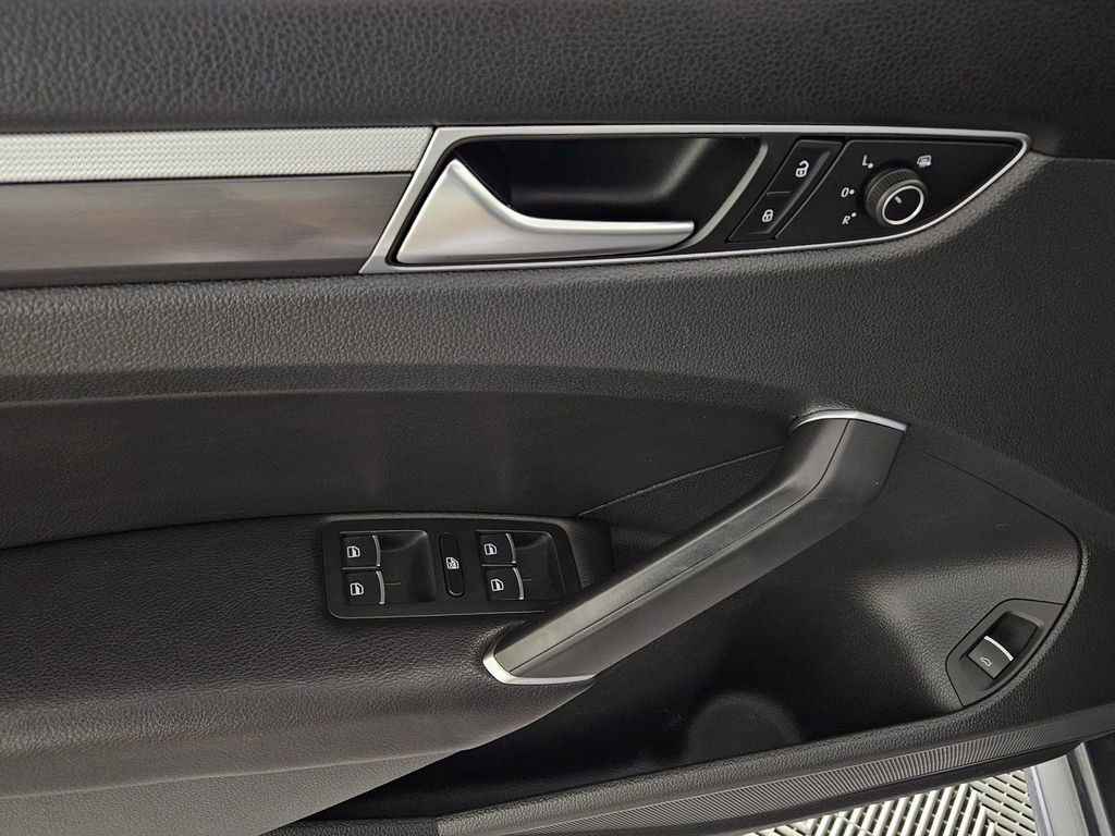 Used 2017 Volkswagen Passat 1.8T R-Line FWD image 24