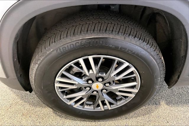 Used 2025 Chevrolet Traverse LT AWD/4WD image 36