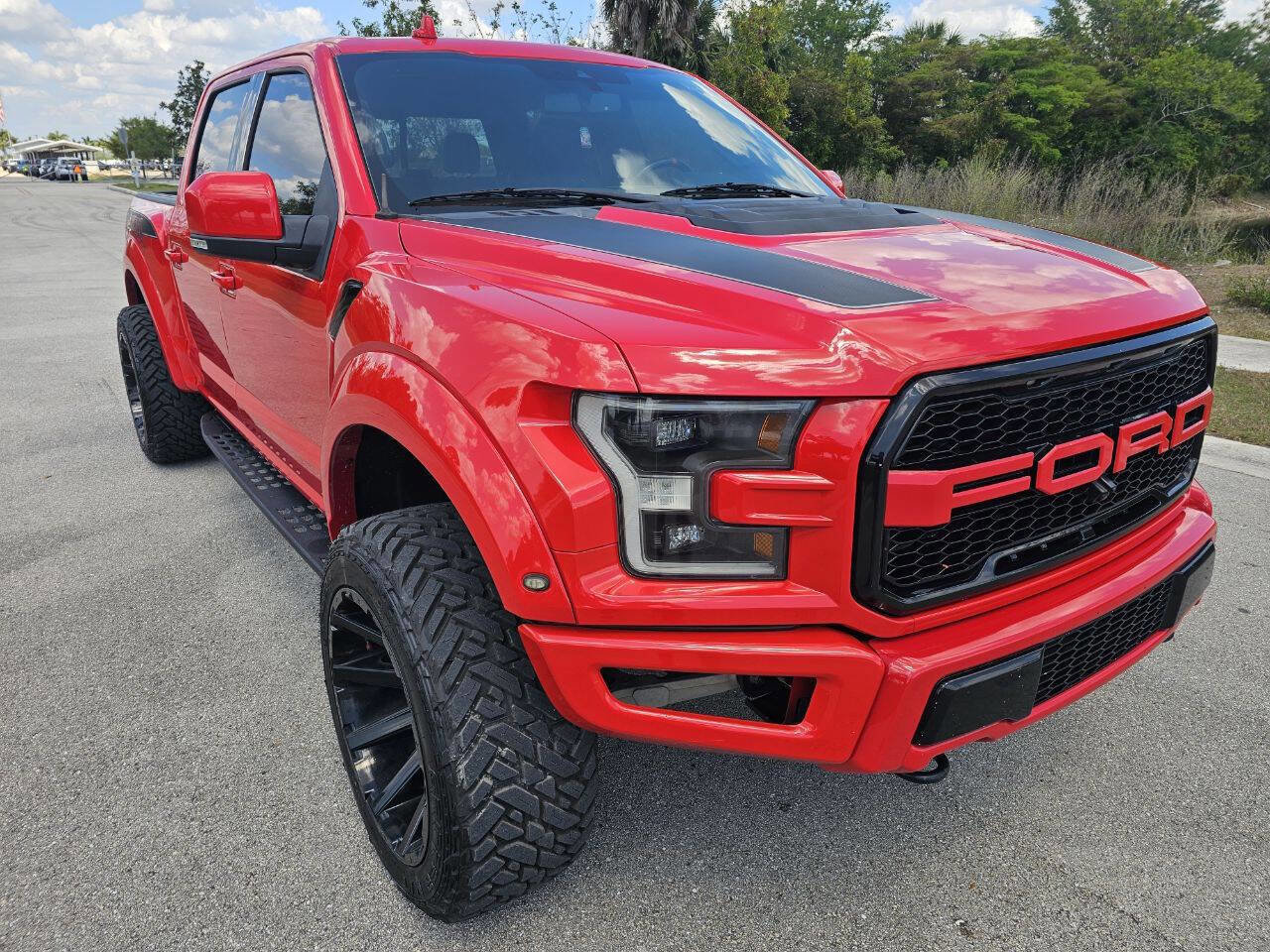 Used 2019 Ford F150 Raptor w/ Equipment Group 802A Luxury AWD/4WD image 9