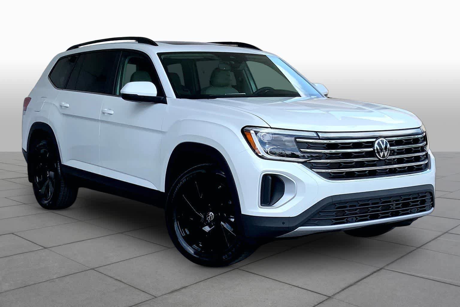 New 2026 Volkswagen Atlas SE FWD image 2