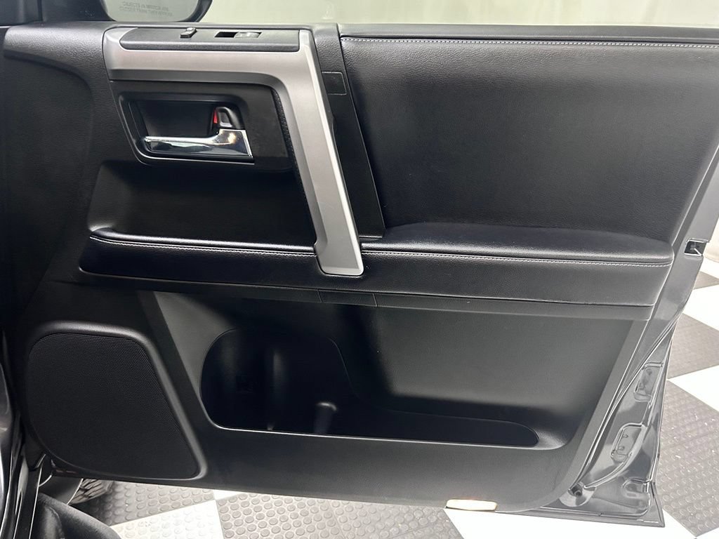 Used 2018 Toyota 4Runner SR5 AWD/4WD image 16