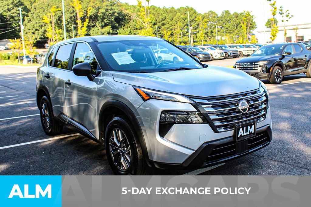 Used 2024 Nissan Rogue S AWD/4WD image 3