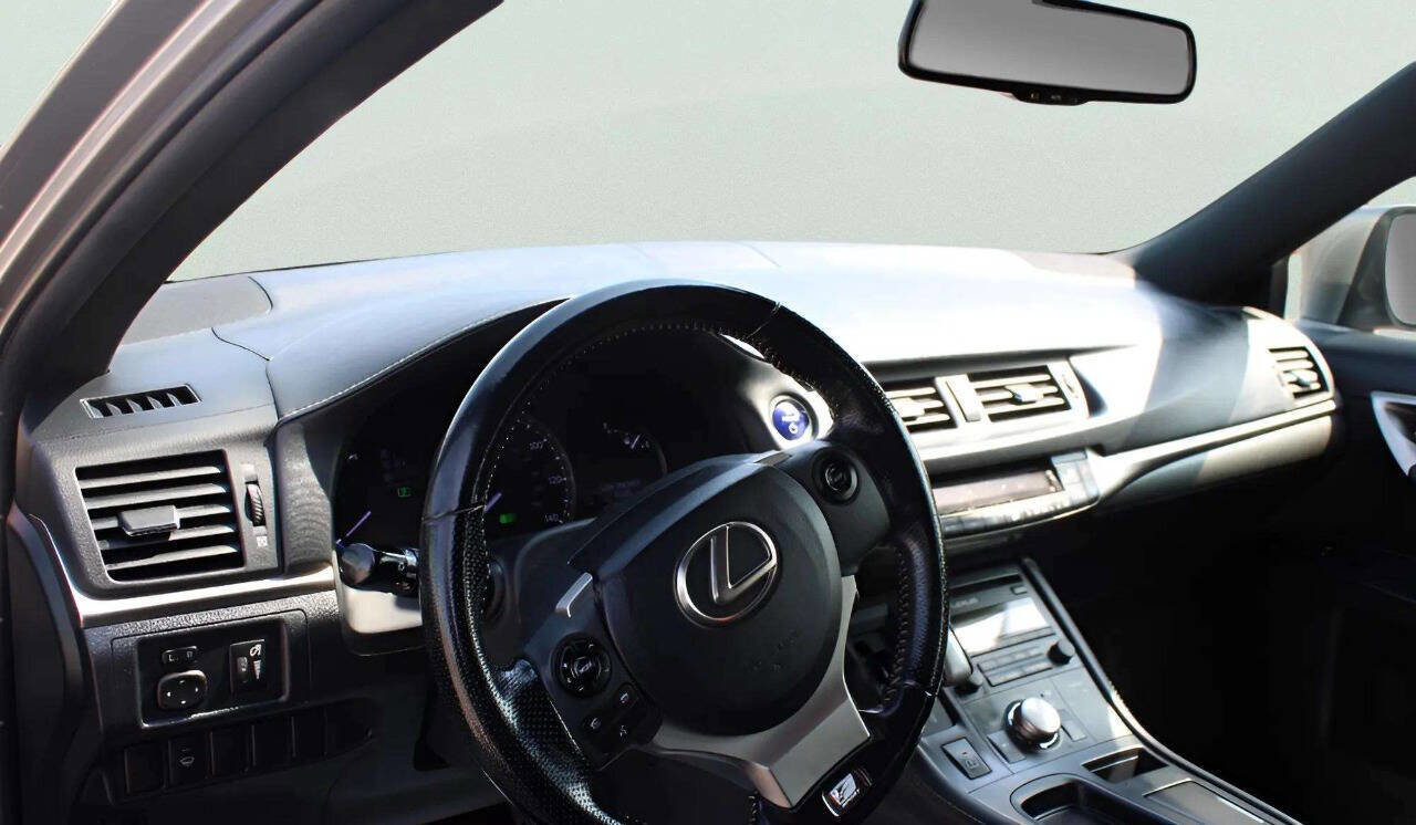 Used 2017 Lexus CT 200h image 10