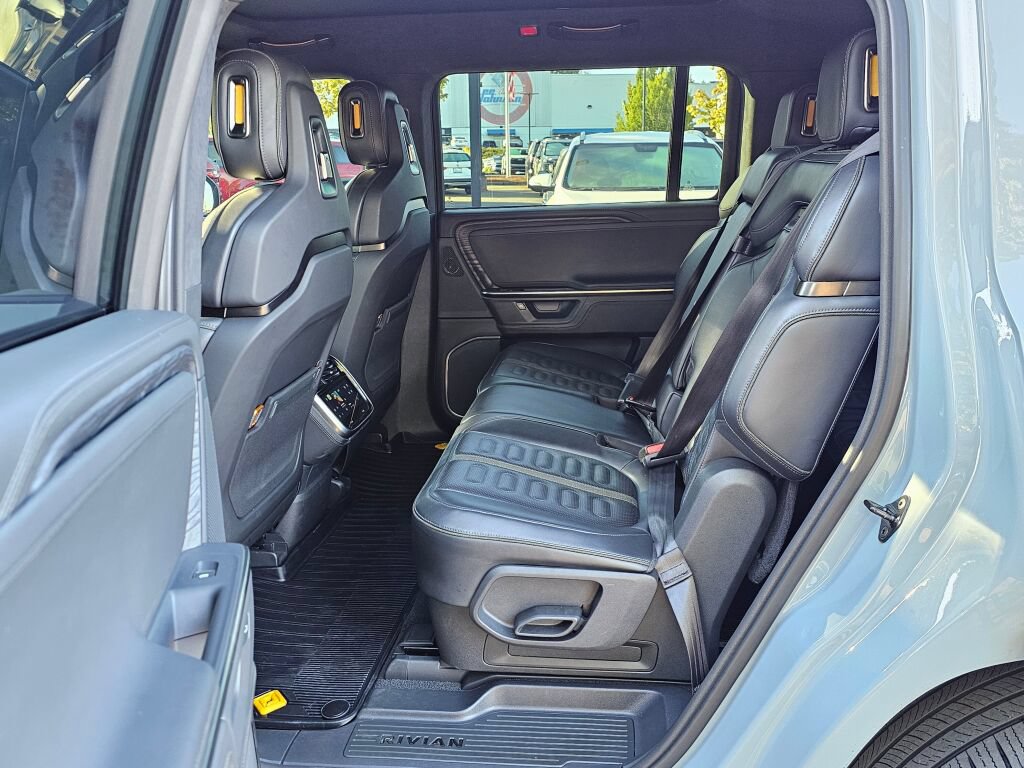Used 2025 Rivian R1S Adventure Dual AWD/4WD image 22