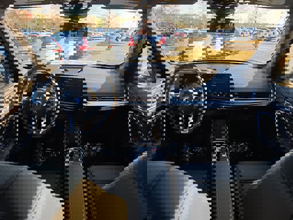 Used 2025 BMW X1 xDrive28i image 9