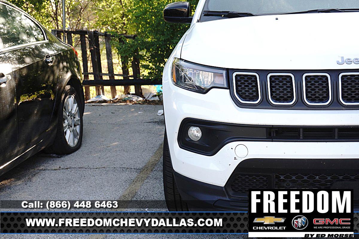 Used 2024 Jeep Compass Latitude w/ Altitude Special Edition AWD/4WD image 9
