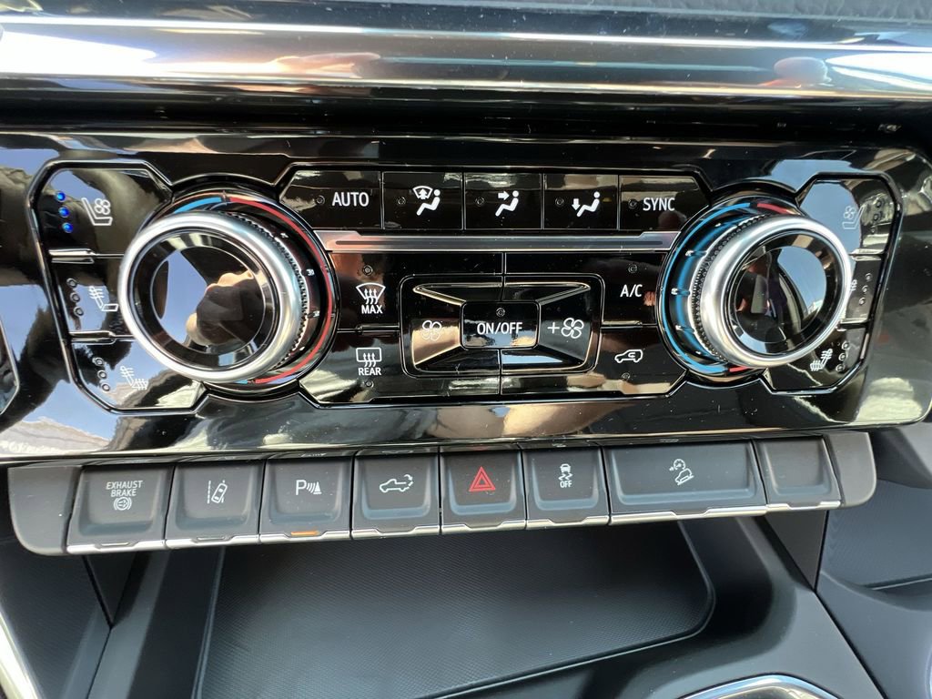 New 2026 GMC Sierra 3500 Denali w/ Denali Reserve Package image 11