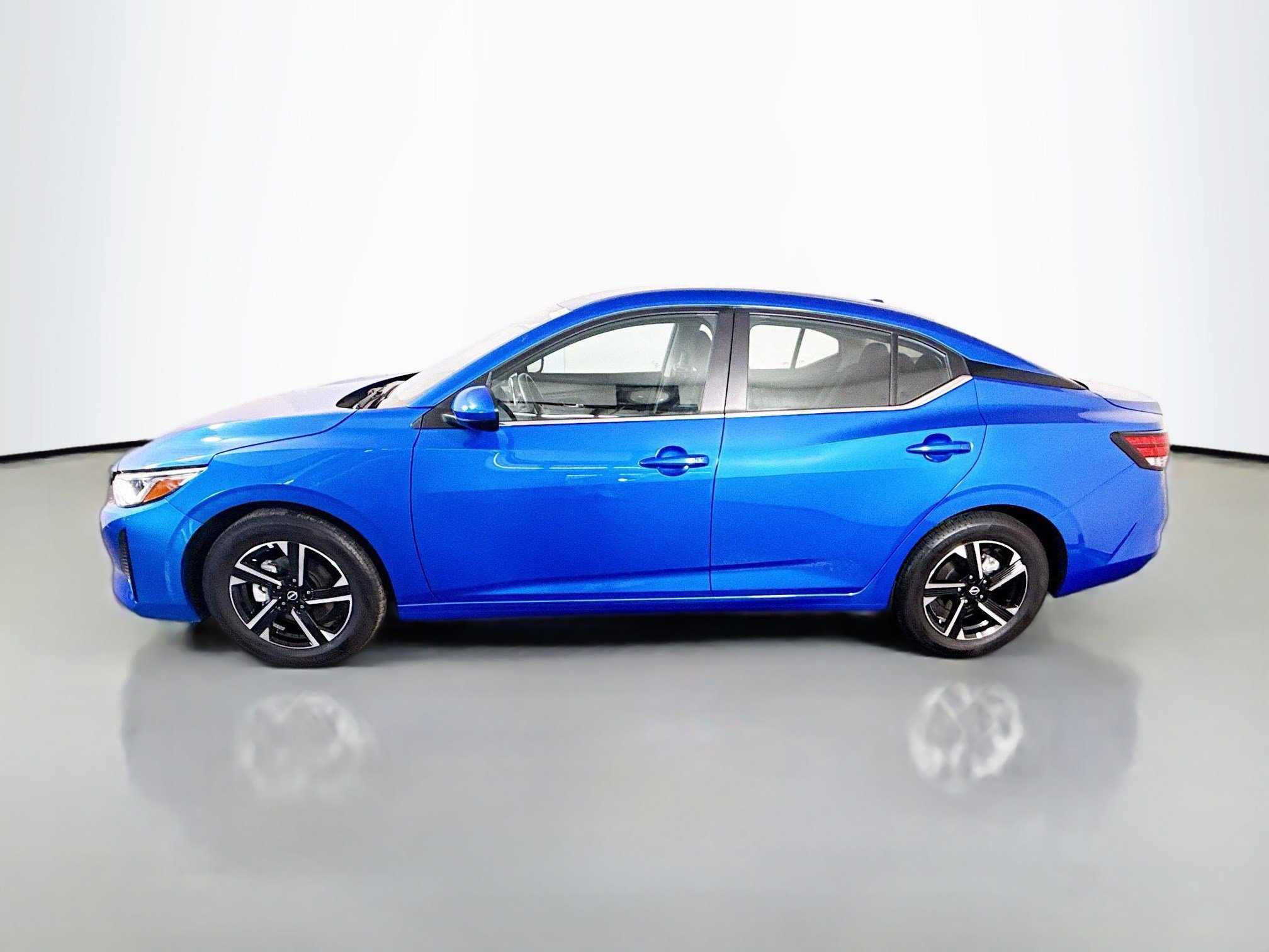 Used 2025 Nissan Sentra SV image 6