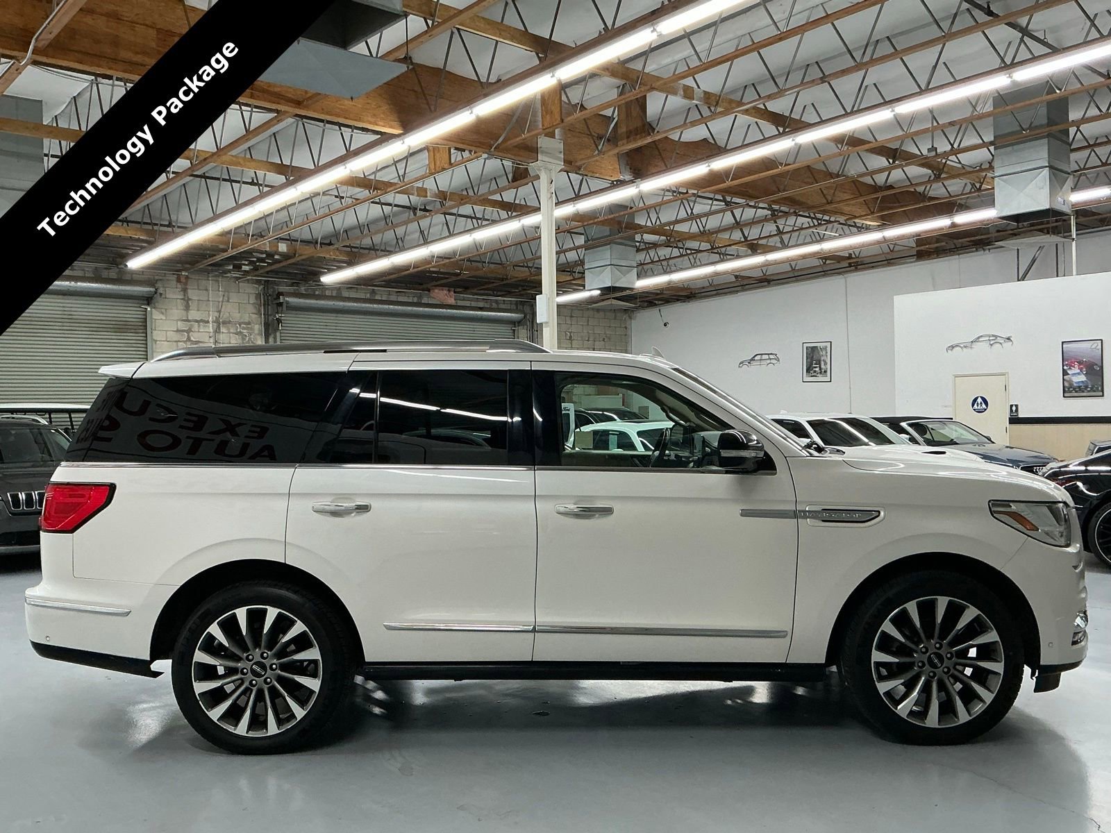 Used 2018 Lincoln Navigator Select w/ Technology Package image 4
