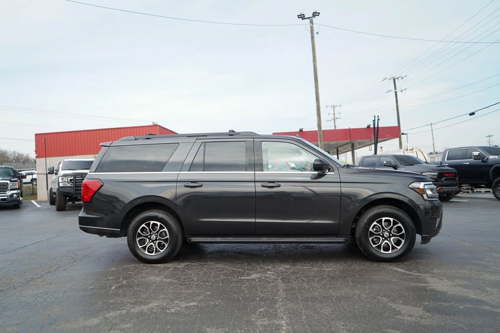 Used 2024 Ford Expedition Max XLT image 2