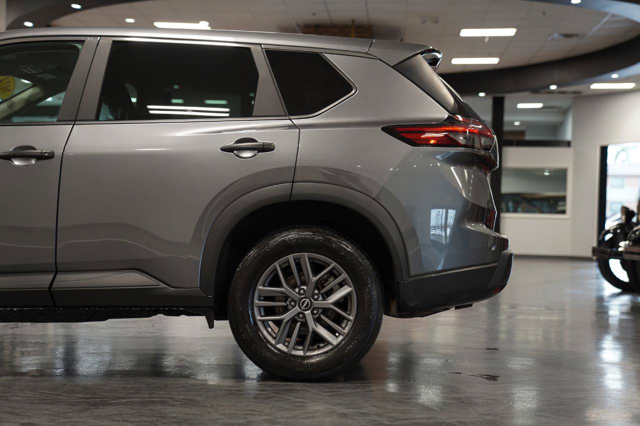 Used 2024 Nissan Rogue S AWD/4WD image 9