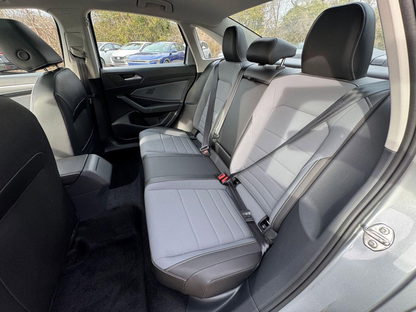 Used 2025 Volkswagen Jetta SE image 34