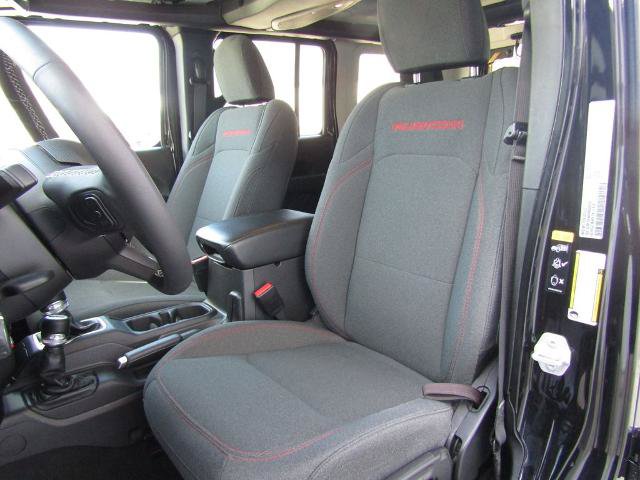 Used 2025 Jeep Wrangler Unlimited Rubicon w/ Convenience Group AWD/4WD image 17
