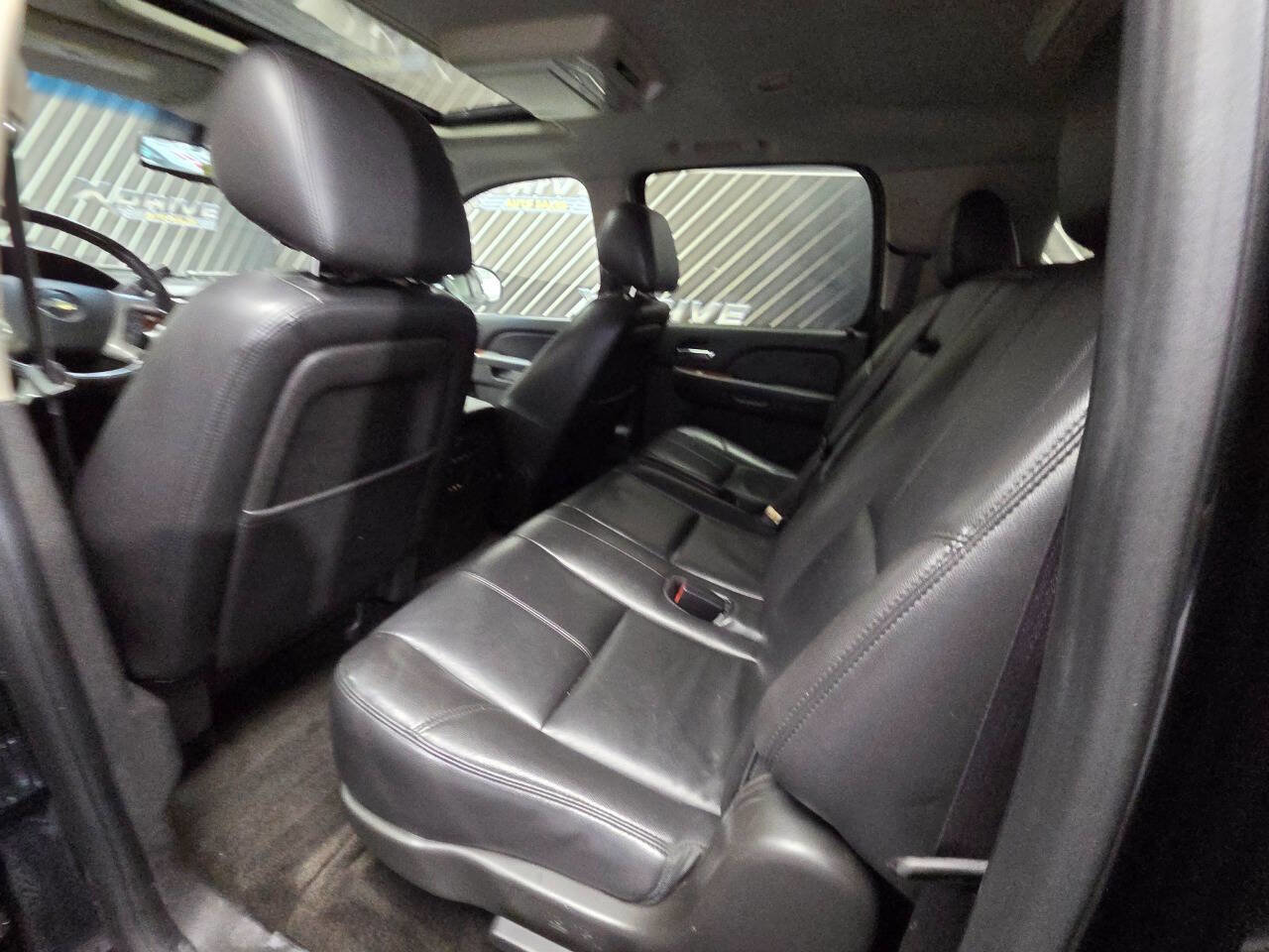 Used 2014 Chevrolet Suburban LT image 29