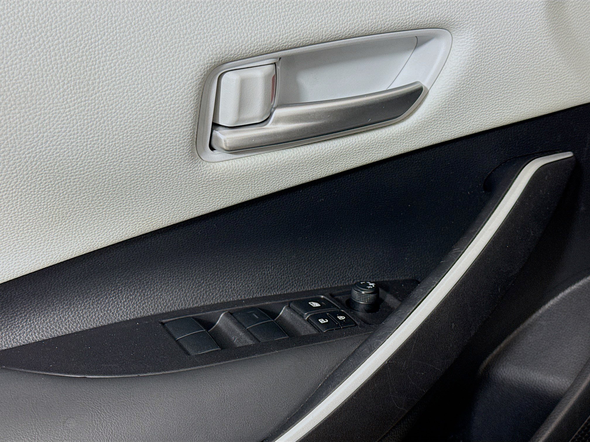 Used 2025 Toyota Corolla FX w/ Convenience Package FWD image 24
