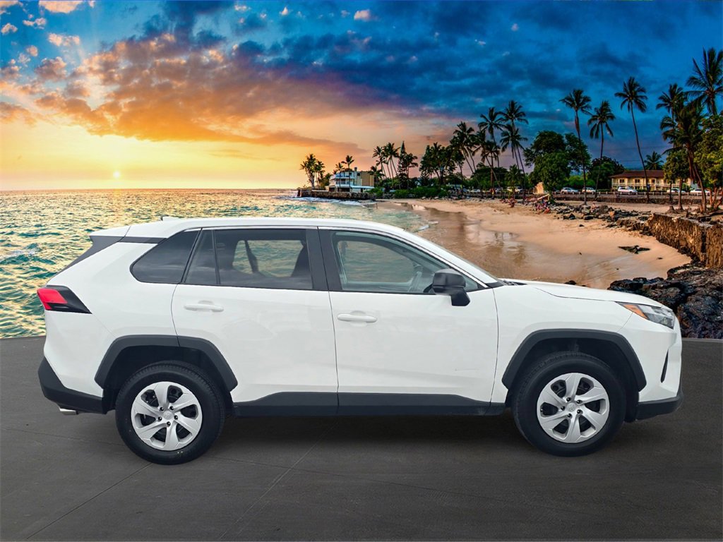 Used 2024 Toyota RAV4 LE image 4