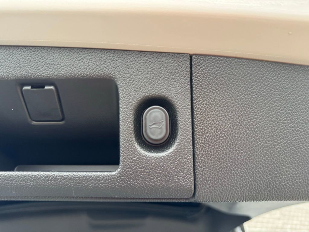 Used 2018 Chevrolet Suburban Premier w/ Max Trailering Package image 39