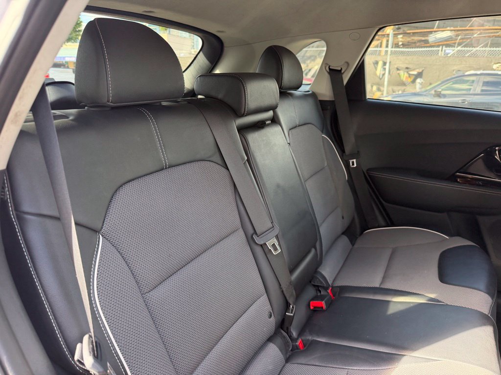 Used 2022 Kia Niro EX FWD image 14