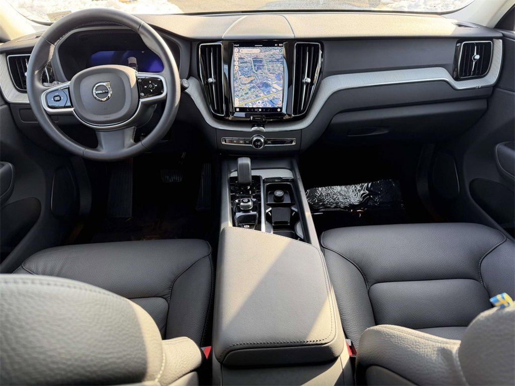 Used 2025 Volvo XC60 B5 Plus image 2