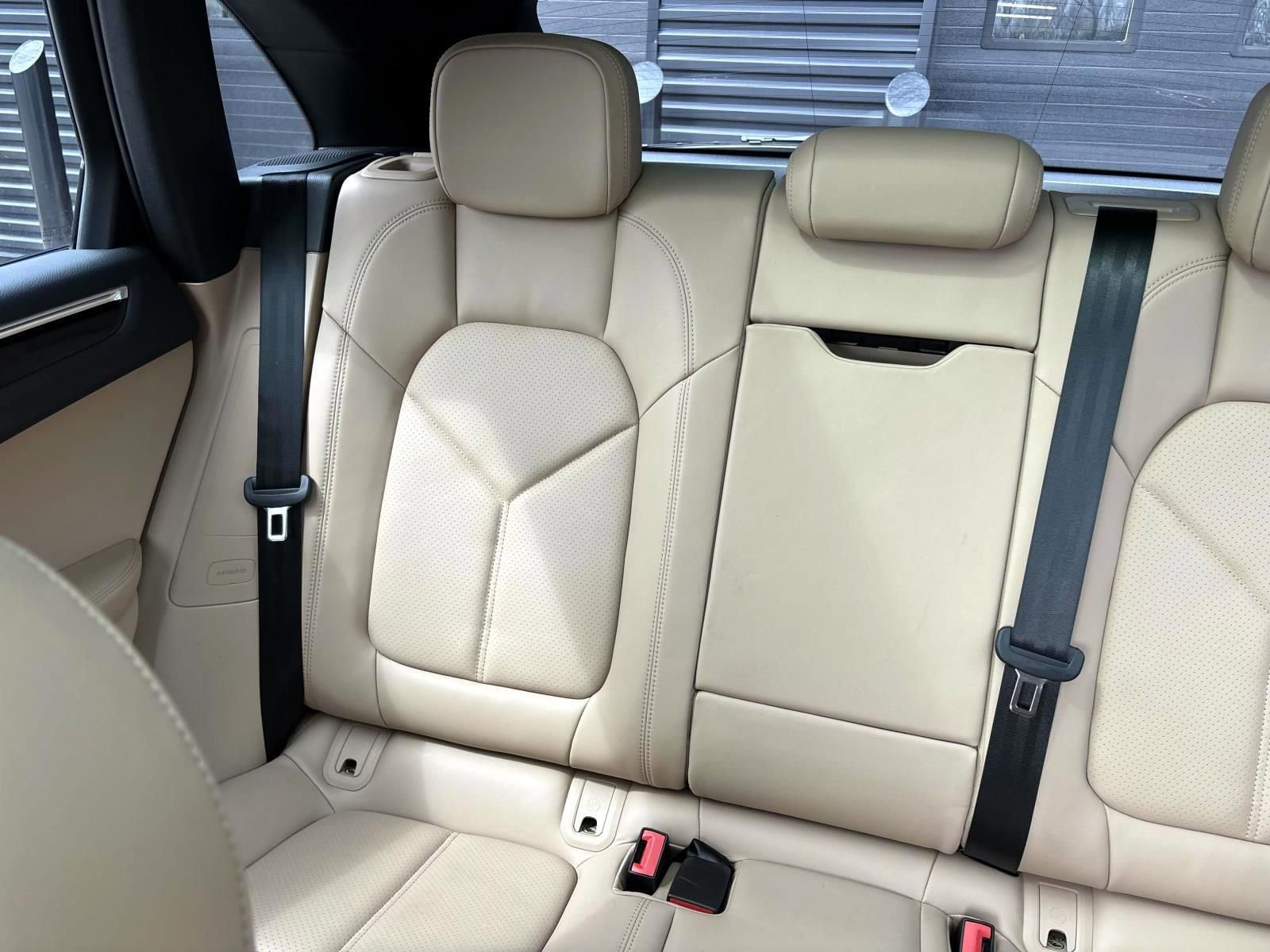 Used 2025 Porsche Macan image 38