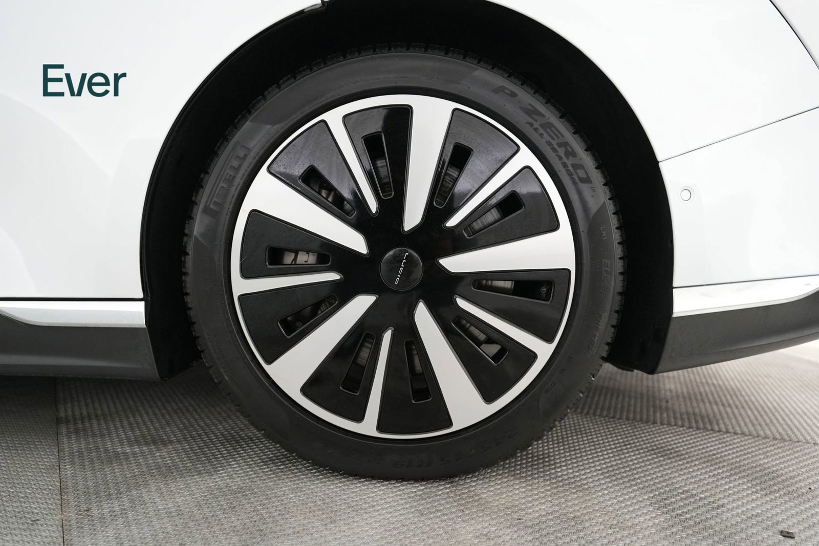 Used 2023 Lucid Air Pure image 9