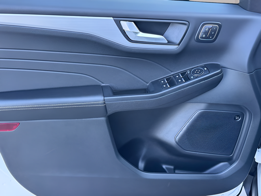 Used 2025 Ford Escape Platinum w/ Premium Technology Package FWD image 11