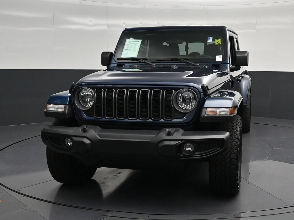Used 2025 Jeep Gladiator Sport AWD/4WD image 6