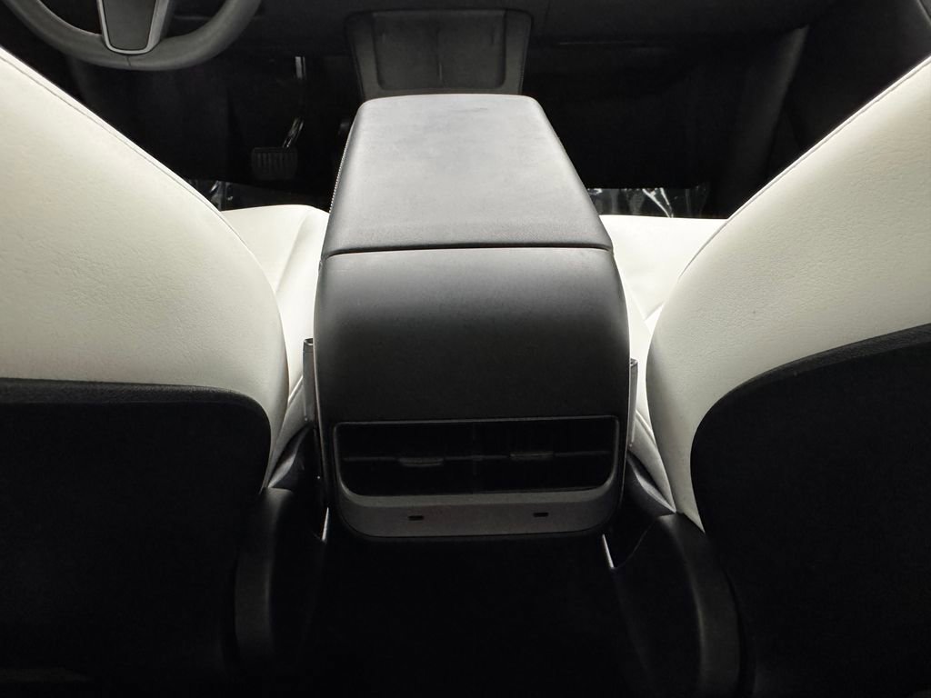 Used 2024 Tesla Model Y Long Range image 23