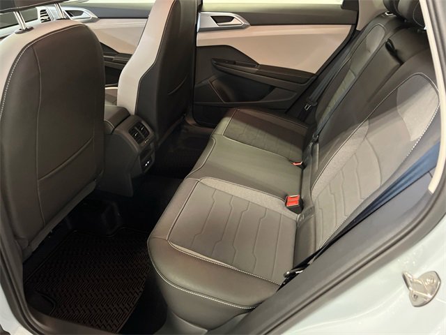 New 2026 Volkswagen Taos SE image 9