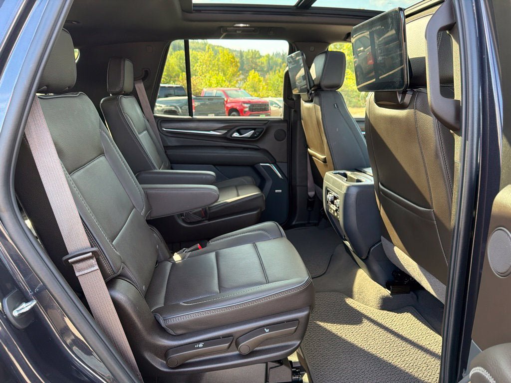 Used 2024 GMC Yukon Denali w/ Advanced Technology Package AWD/4WD image 12