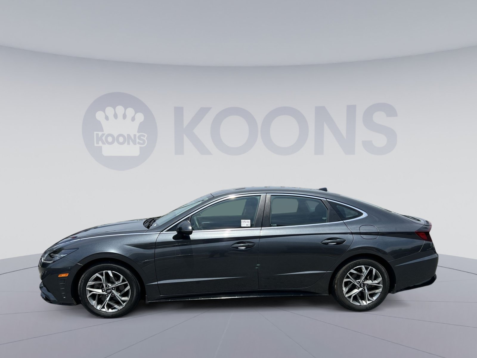 Used 2023 Hyundai Sonata SEL FWD image 2