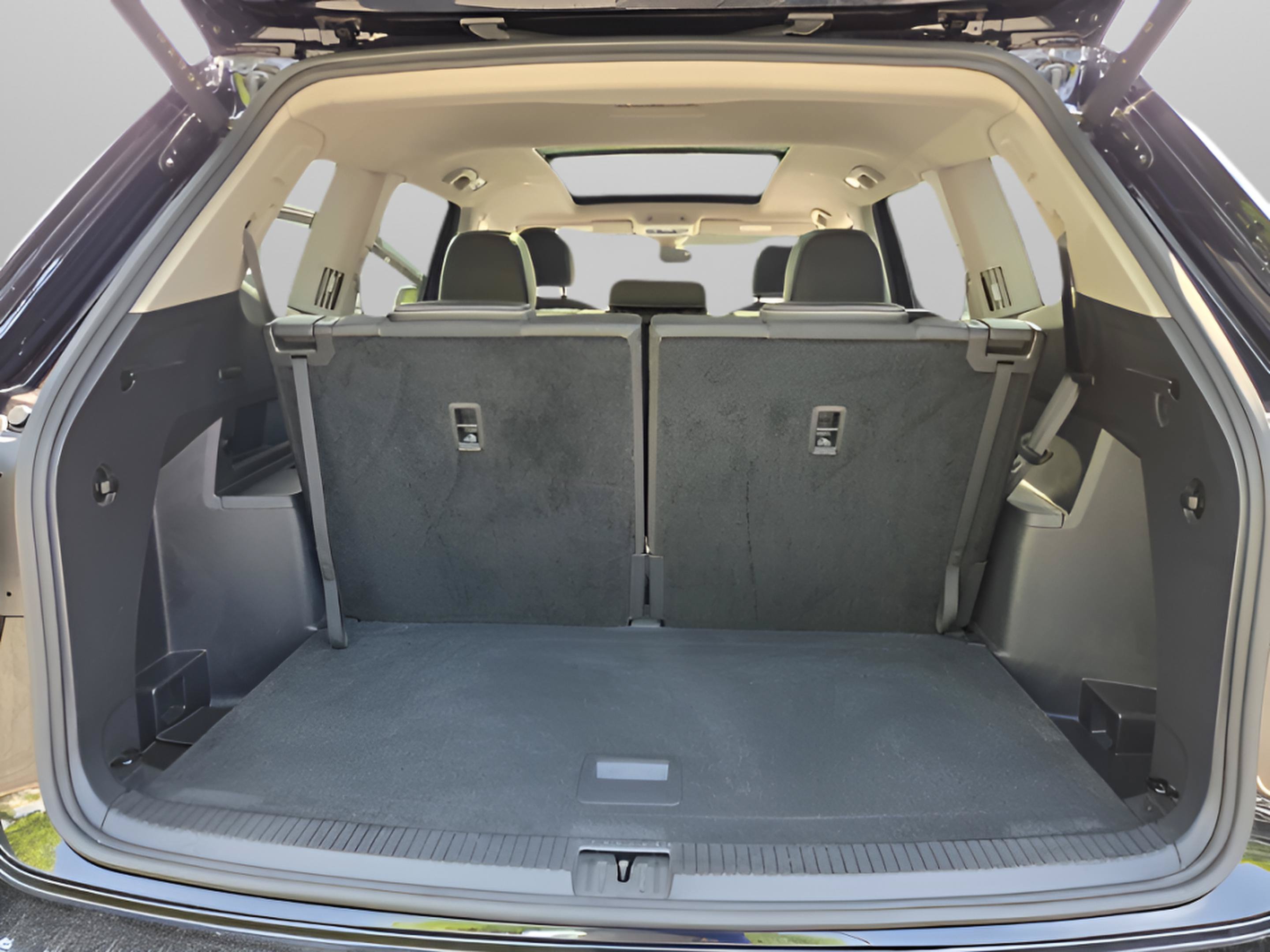 Used 2025 Volkswagen Atlas SEL Premium R-Line AWD/4WD image 12