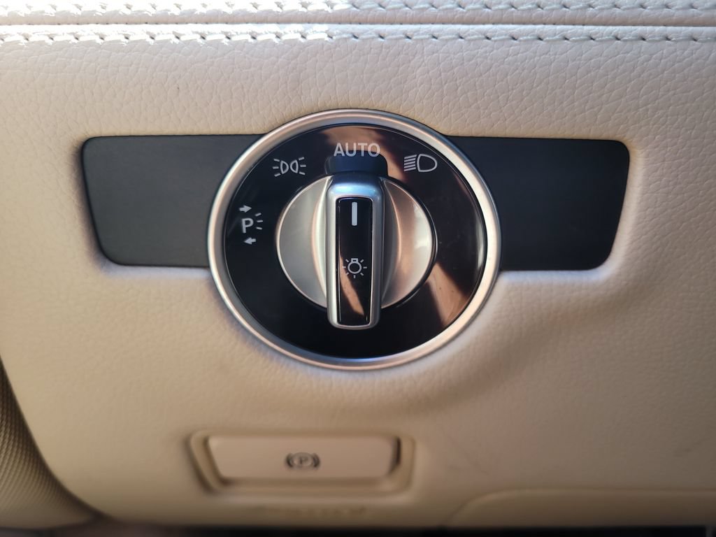 Used 2014 Mercedes-Benz SL 550 image 30