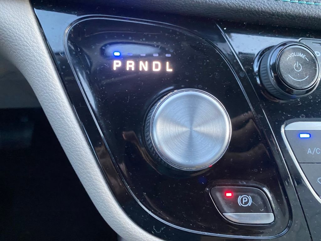 Used 2018 Chrysler Pacifica Limited w/ Advanced Safetytec Group image 17