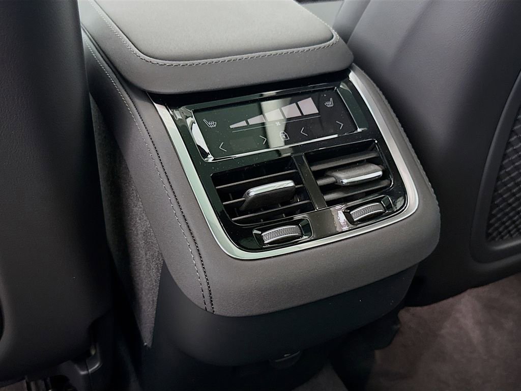 New 2026 Volvo XC90 B5 Core w/ Protection Package Premier image 26