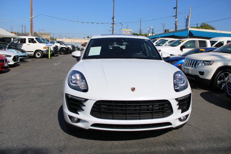 Used 2018 Porsche Macan image 2
