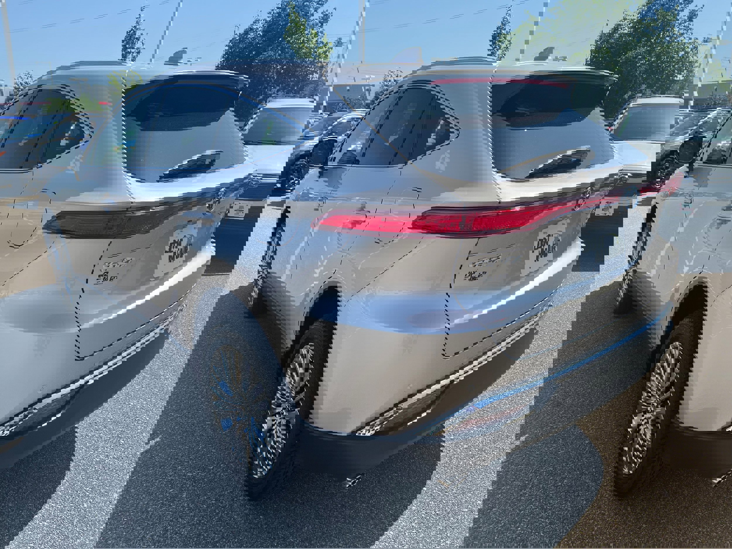 Used 2022 Toyota Venza image 5