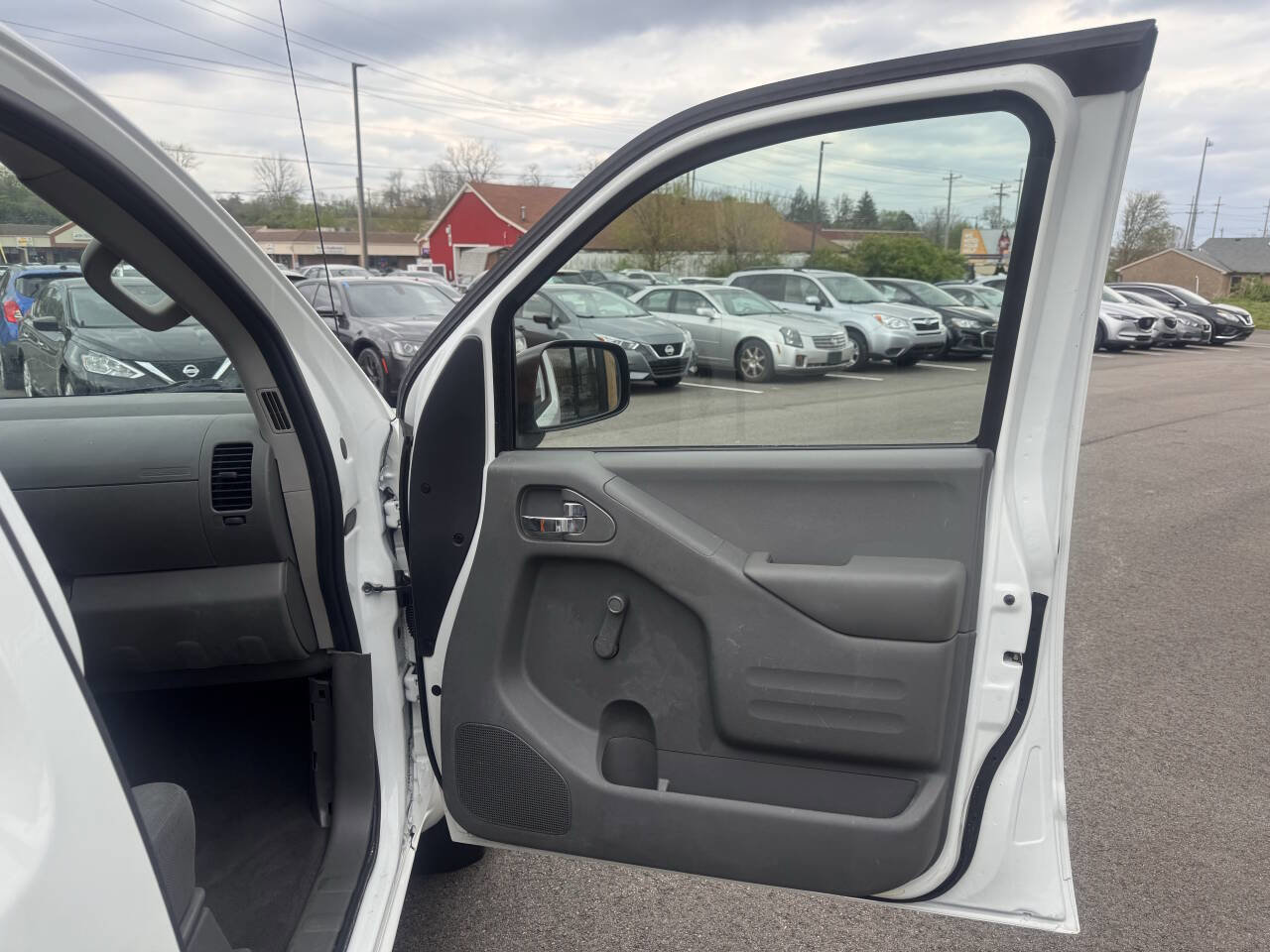Used 2019 Nissan Frontier S image 17