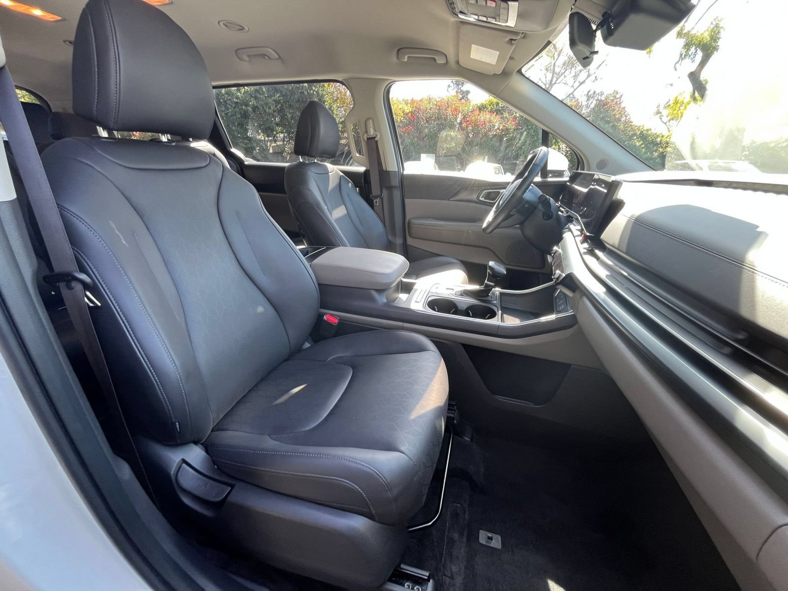 Used 2026 Kia Carnival FWD image 34