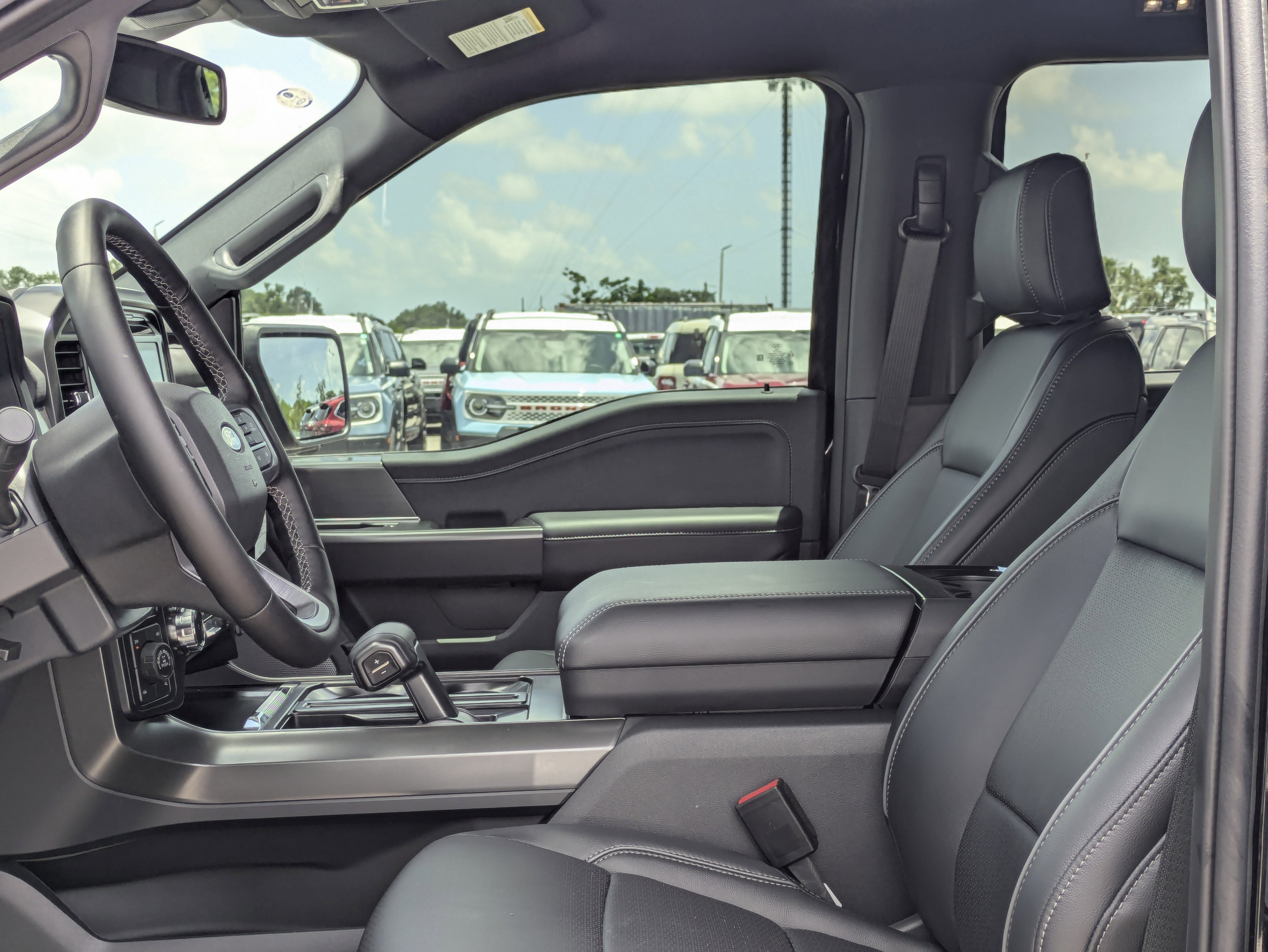 New 2025 Ford F150 Lariat w/ Equipment Group 501A Mid image 28
