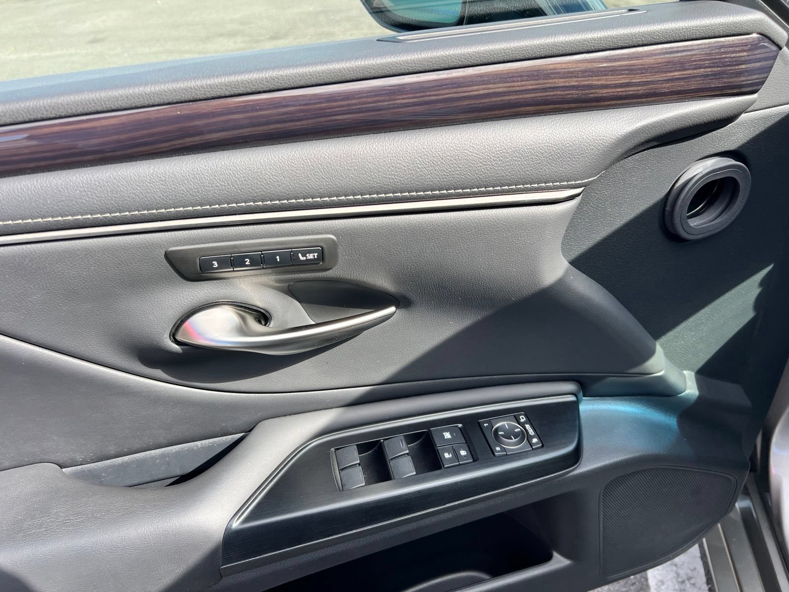 Used 2020 Lexus ES 300h w/ Premium Package FWD image 27