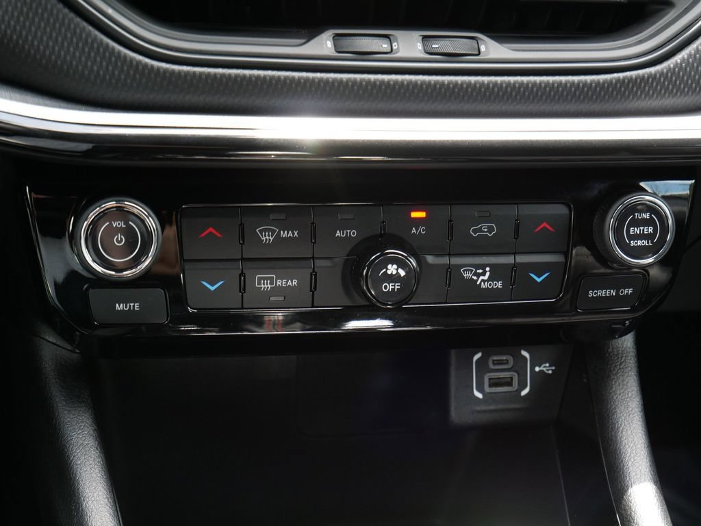 Used 2024 Jeep Compass Trailhawk AWD/4WD image 21