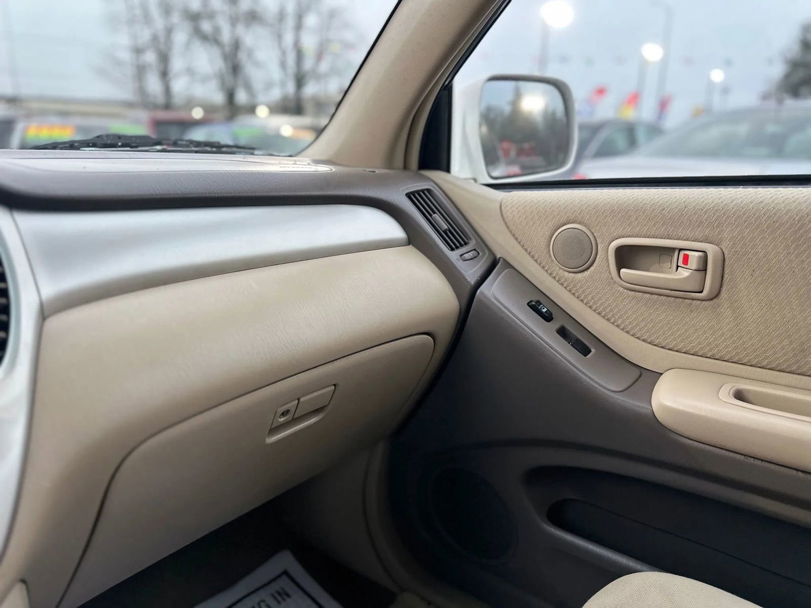 Used 2005 Toyota Highlander 4WD V6 w/ 3rd Row image 17